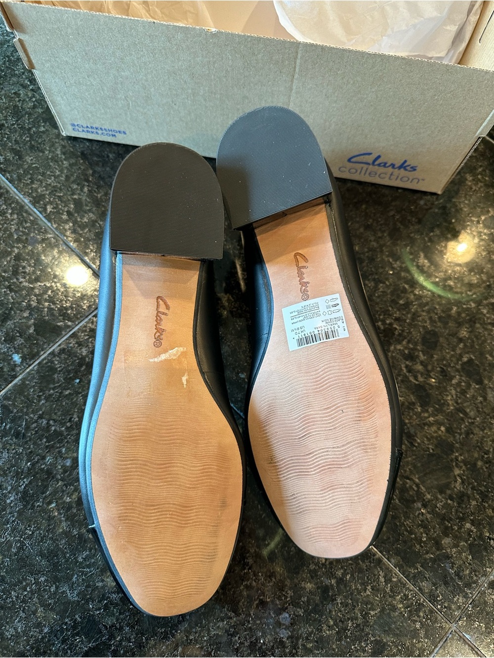 Clarks Marilyn Sara Black Leather Round-Toe Flats with Patent Cap NWT - Picture 2 of 5